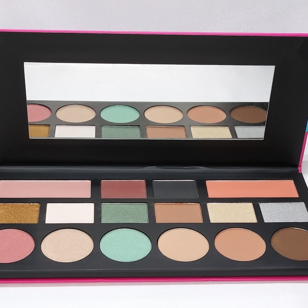 Eyeshadow palette ULTIMATE BEAUTY CELAVI COSMETICS
